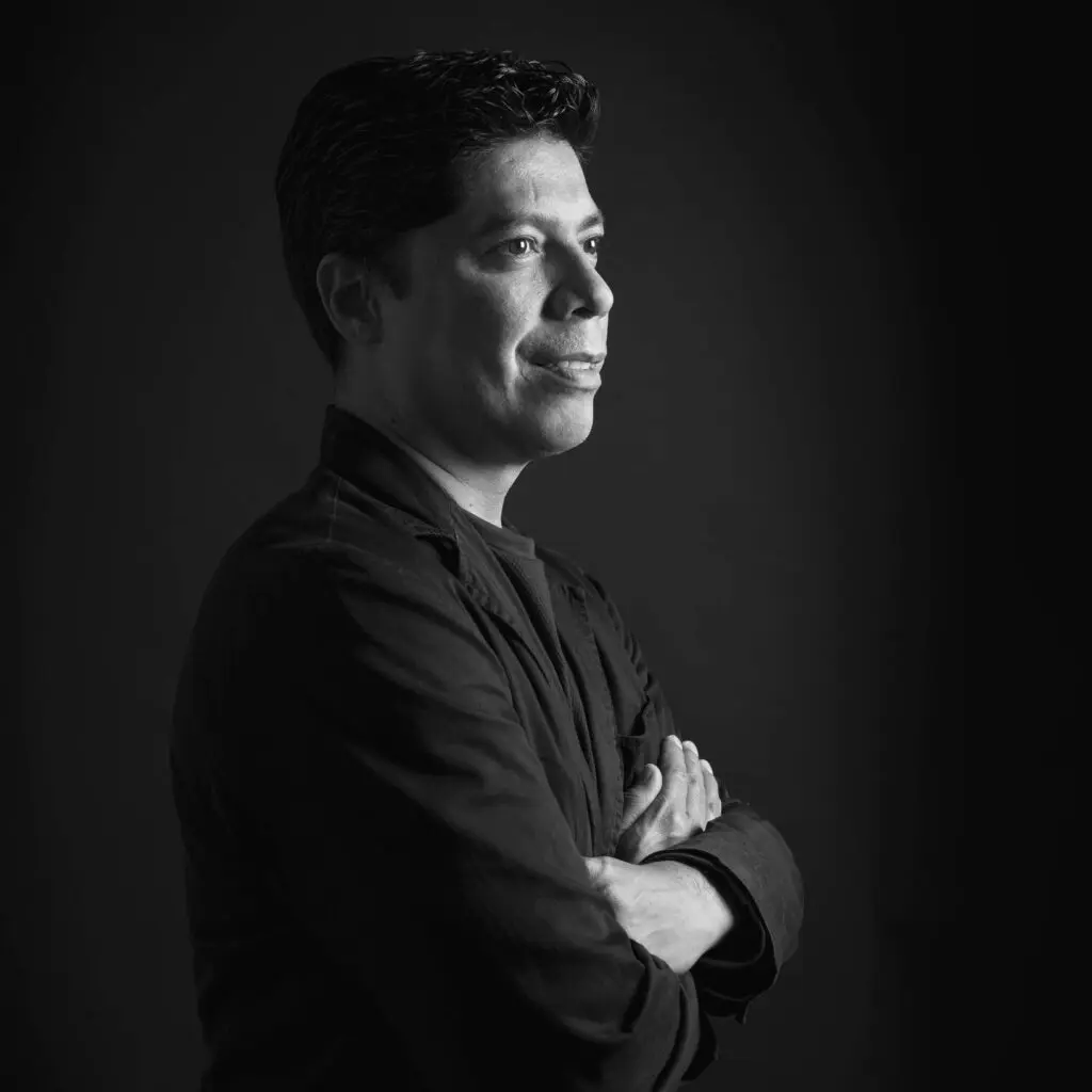 Artista Darío Castillejos en NN Galería