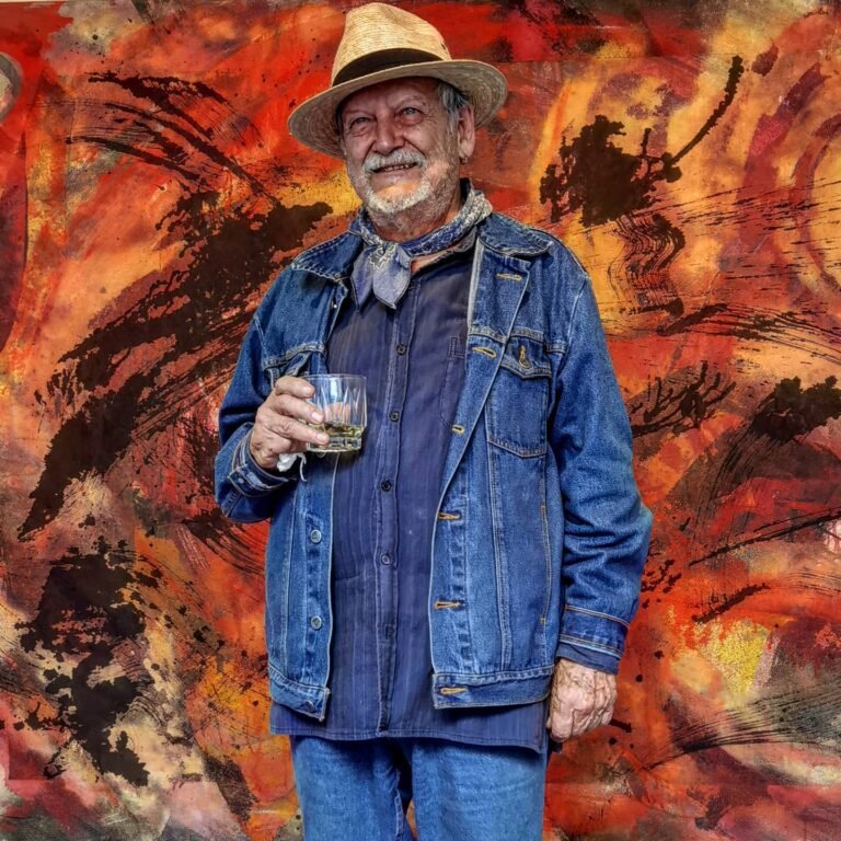 Artista Raúl Herrera en NN Galería Taller